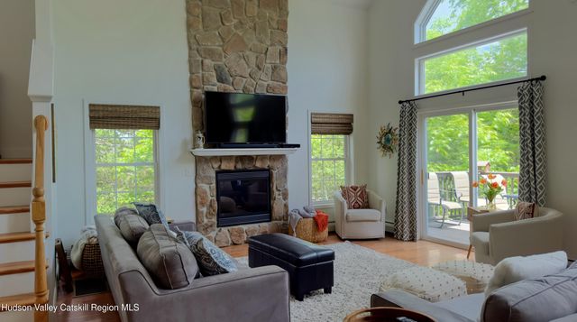 10 Sunrise Court, Athens, NY 12015
