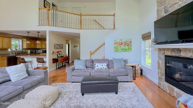 10 Sunrise Court, Athens, NY 12015