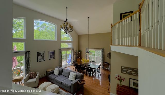 10 Sunrise Court, Athens, NY 12015