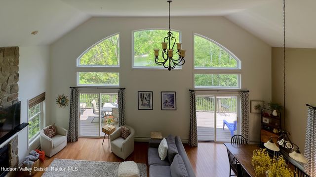 10 Sunrise Court, Athens, NY 12015