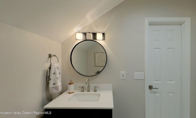 10 Sunrise Court, Athens, NY 12015