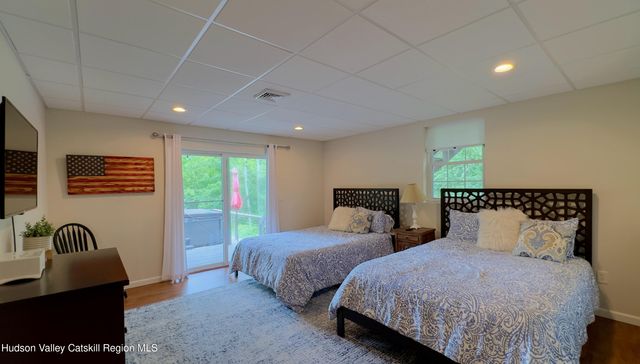 10 Sunrise Court, Athens, NY 12015