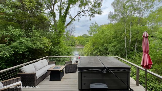 10 Sunrise Court, Athens, NY 12015