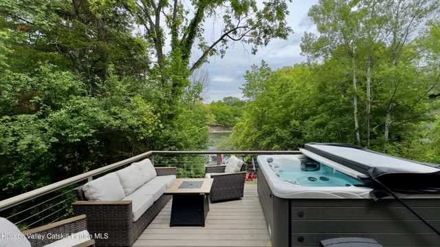 10 Sunrise Court, Athens, NY 12015