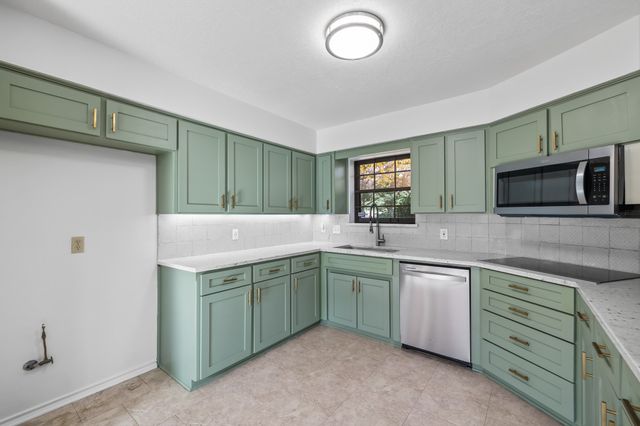 3716 Windomere Drive, Bedford, TX 76021