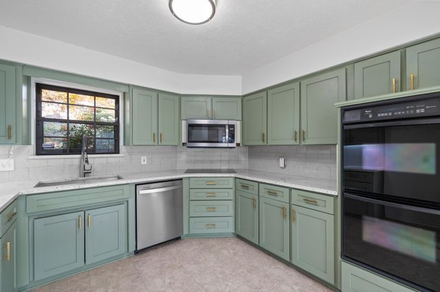 3716 Windomere Drive, Bedford, TX 76021