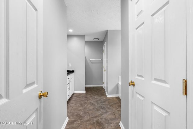 468 Simmons Ln, Mt Washington, KY 40047