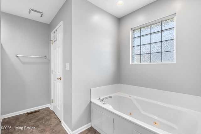 468 Simmons Ln, Mt Washington, KY 40047