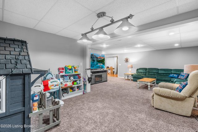 468 Simmons Ln, Mt Washington, KY 40047