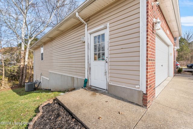 468 Simmons Ln, Mt Washington, KY 40047