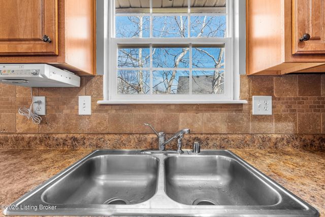 468 Simmons Ln, Mt Washington, KY 40047