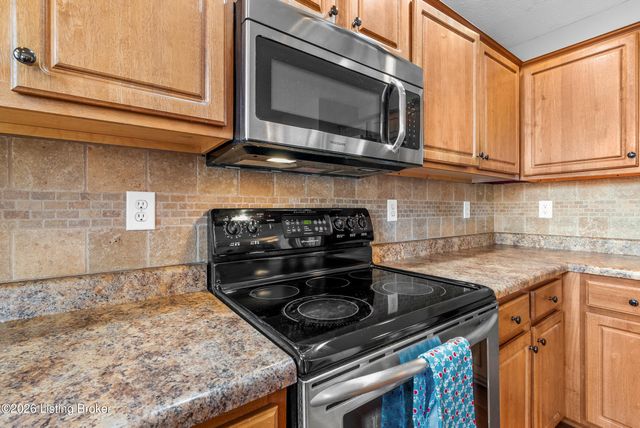 468 Simmons Ln, Mt Washington, KY 40047