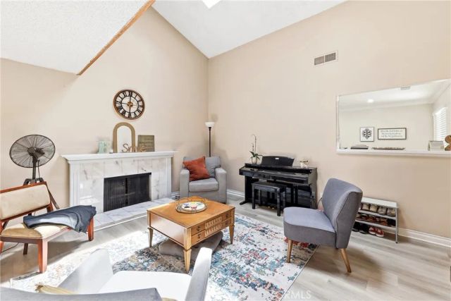 4201 W Oak, Fullerton, CA 92833