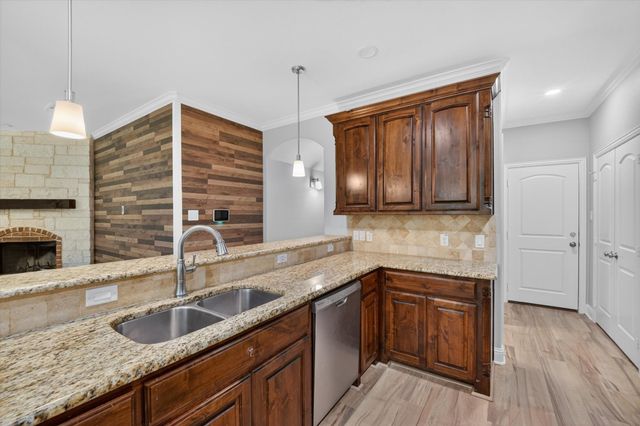 1004 E Main Street, Tioga, TX 76271