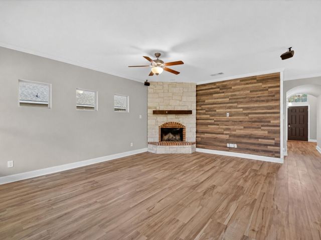 1004 E Main Street, Tioga, TX 76271