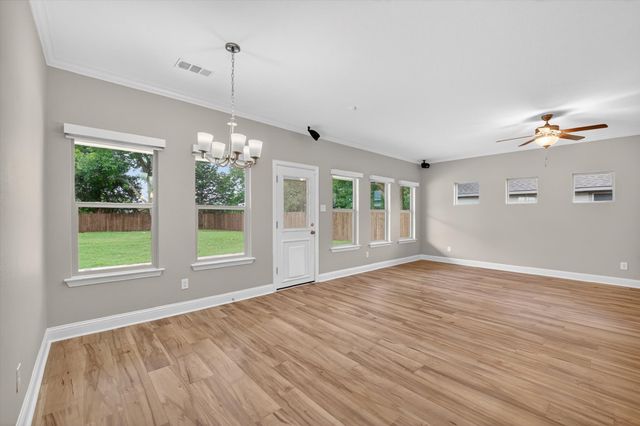 1004 E Main Street, Tioga, TX 76271