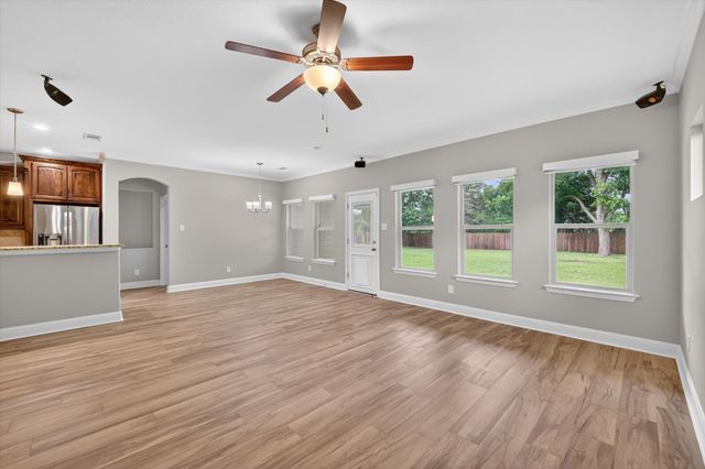 1004 E Main Street, Tioga, TX 76271