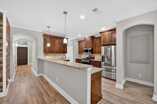 1004 E Main Street, Tioga, TX 76271