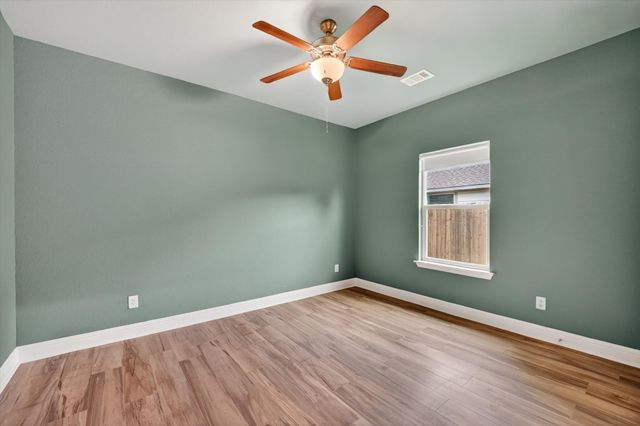 1004 E Main Street, Tioga, TX 76271
