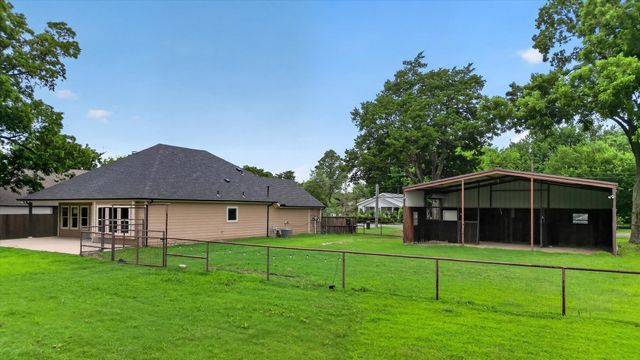1004 E Main Street, Tioga, TX 76271
