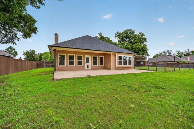 1004 E Main Street, Tioga, TX 76271