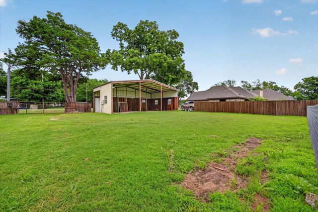 1004 E Main Street, Tioga, TX 76271