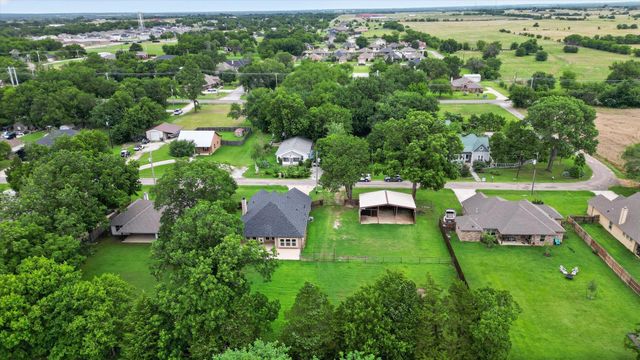 1004 E Main Street, Tioga, TX 76271