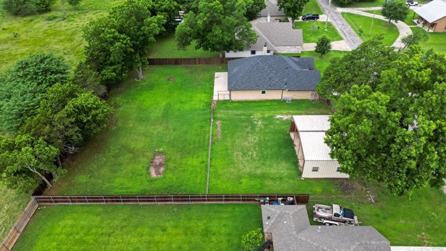 1004 E Main Street, Tioga, TX 76271