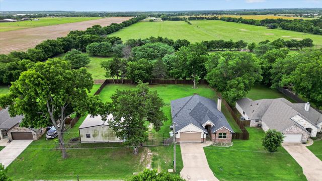 1004 E Main Street, Tioga, TX 76271
