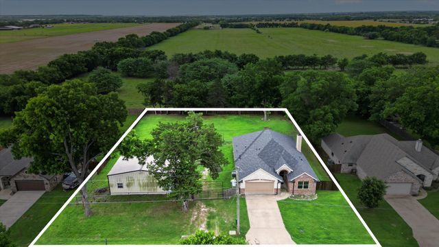 1004 E Main Street, Tioga, TX 76271
