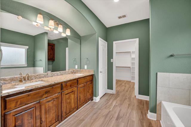 1004 E Main Street, Tioga, TX 76271