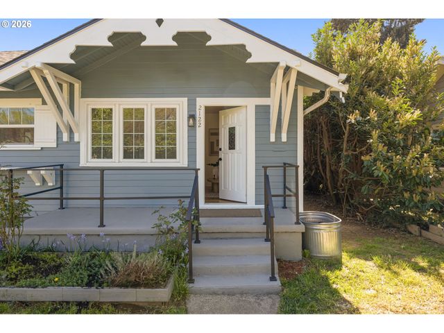 2122 Se ELLIS St, Portland, OR 97202