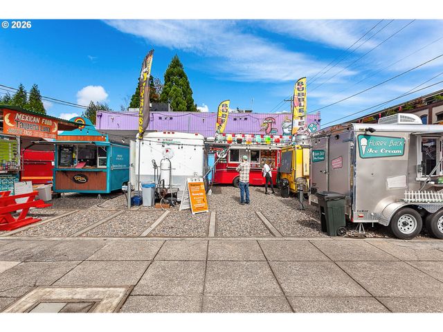 2122 Se ELLIS St, Portland, OR 97202