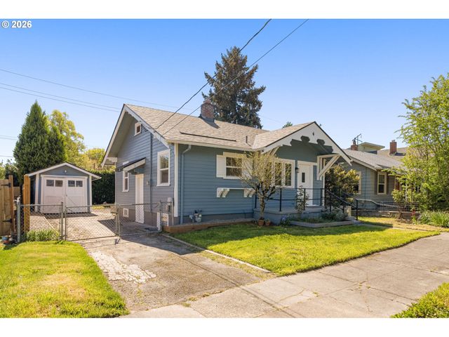 2122 Se ELLIS St, Portland, OR 97202