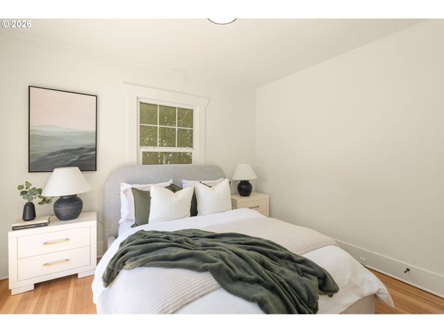 2122 Se ELLIS St, Portland, OR 97202