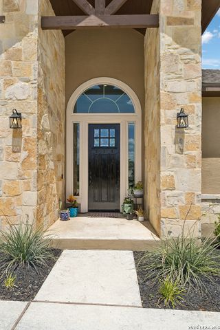 527 James Way, Castroville, TX 78009