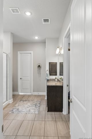 527 James Way, Castroville, TX 78009