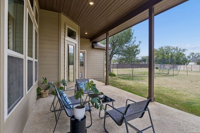 527 James Way, Castroville, TX 78009