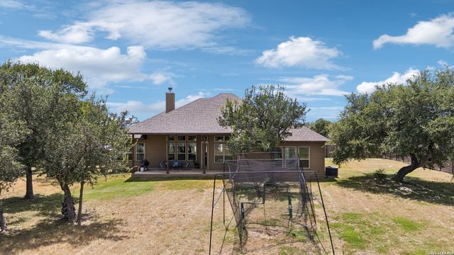 527 James Way, Castroville, TX 78009