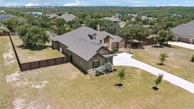 527 James Way, Castroville, TX 78009