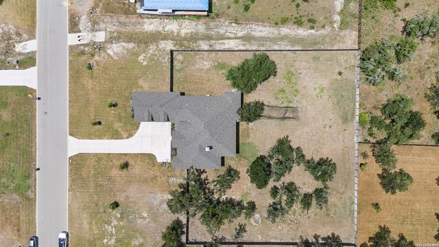 527 James Way, Castroville, TX 78009