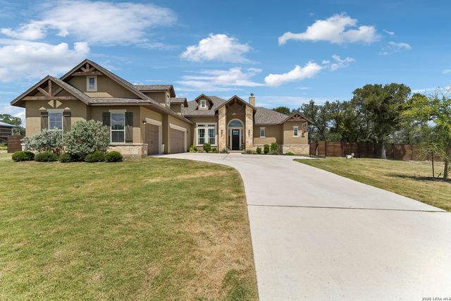 527 James Way, Castroville, TX 78009