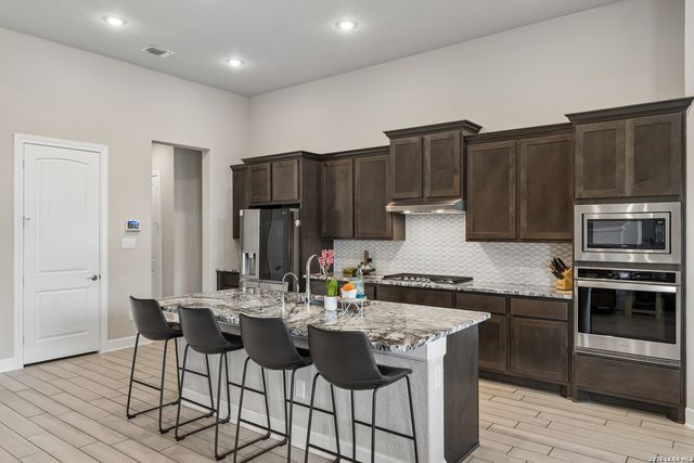 527 James Way, Castroville, TX 78009