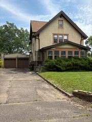 1824 Alta Vista Drive, Roseville, MN 55113