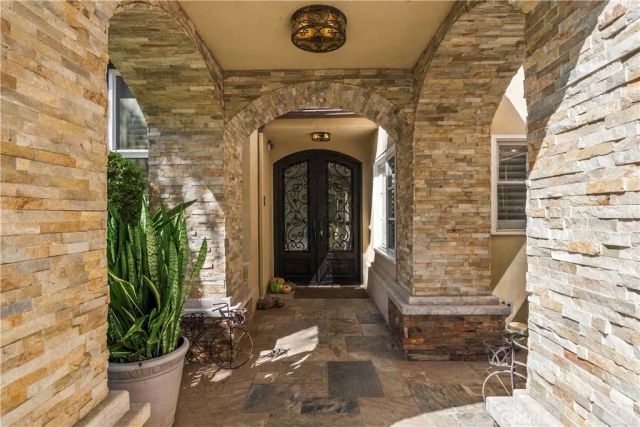 10909 Willowbrae Avenue, Chatsworth, CA 91311