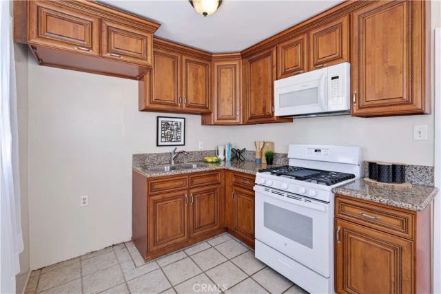 1899 Gladys Avenue, Signal Hill, CA 90755