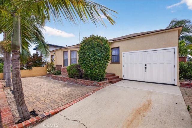 1899 Gladys Avenue, Signal Hill, CA 90755