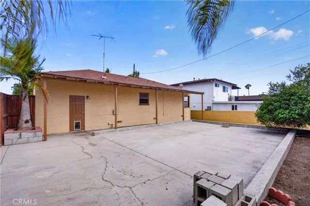 1899 Gladys Avenue, Signal Hill, CA 90755