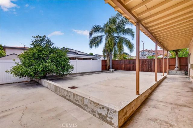 1899 Gladys Avenue, Signal Hill, CA 90755