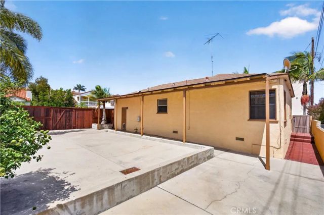 1899 Gladys Avenue, Signal Hill, CA 90755